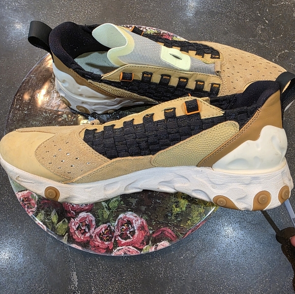 Nike Men's THEIOTH Tan and Black Sneakers - Picture 8 of 17